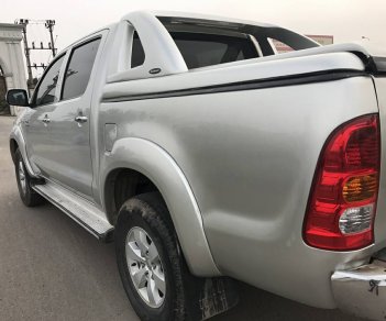 Toyota Hilux G 2010 - Bán xe Toyota Hilux 3.0 hai cầu 2010 màu bạc, xe ít đi còn rất mới