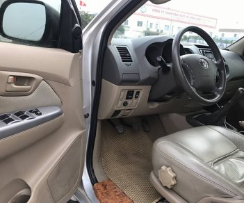 Toyota Hilux G 2010 - Bán xe Toyota Hilux 3.0 hai cầu 2010 màu bạc, xe ít đi còn rất mới