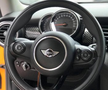 Mini Cooper 2014 - Cần bán xe Mini Cooper sản xuất năm 2014, màu vàng, xe nhập