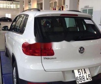 Volkswagen Tiguan 2013 - Gia đình bán ô tô Volkswagen Tiguan năm 2013, màu trắng