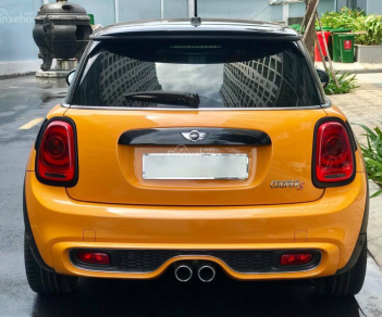 Mini Cooper 2014 - Cần bán xe Mini Cooper sản xuất năm 2014, màu vàng, xe nhập