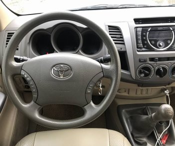 Toyota Hilux 2010 - Gia đình cần bán xe bán tải Hilux 2011, máy 3.0 hai cầu, số sàn, máy dầu