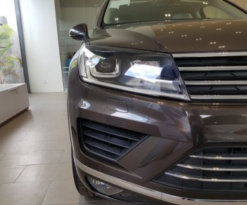 Volkswagen Touareg GP 2017 - Cần bán xe Volkswagen Touareg GP 2017, màu nâu xe nhập