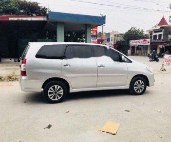 Toyota Innova 2016 - Cần bán xe Toyota Innova sản xuất 2016, màu bạc đẹp như mới, giá 570tr