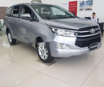 Toyota Innova 2018 - Cần bán xe Toyota Innova sản xuất 2018, màu bạc, giá tốt