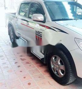 Toyota Hilux 2011 - Cần bán gấp Toyota Hilux năm 2011, màu bạc, 395tr