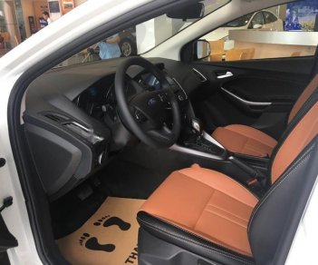 Ford Focus Titanium 1.5L 2018 - Bán Ford Focus Titanium 1.5L sản xuất năm 2018, màu trắng