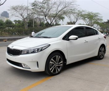 Kia Cerato 2.0AT 2018 - Bán xe Cerato 2.0 AT 2018 full option thủ tục nhanh chóng, hỗ trợ vay 80-90%, lãi suất thấp-LH: 01695.383.514