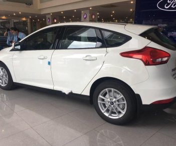 Ford Focus Titanium 1.5L 2018 - Bán Ford Focus Titanium 1.5L sản xuất năm 2018, màu trắng