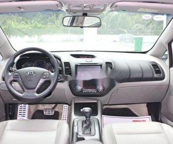 Kia K3 2016 - Cần bán gấp Kia K3 năm 2016, màu trắng, giá tốt