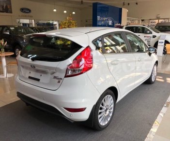 Ford Fiesta Titanium giá tốt 2018 - Bán xe Ford Fiesta Titanium giá tốt đời 2018, màu trắng