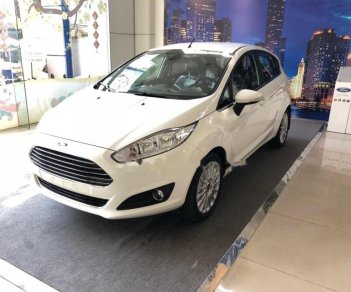 Ford Fiesta Titanium giá tốt 2018 - Bán xe Ford Fiesta Titanium giá tốt đời 2018, màu trắng