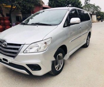 Toyota Innova 2016 - Cần bán xe Toyota Innova sản xuất 2016, màu bạc đẹp như mới, giá 570tr