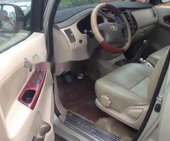 Toyota Innova 2006 - Cần bán gấp Toyota Innova năm sản xuất 2006, màu bạc chính chủ, giá chỉ 330 triệu