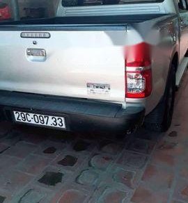 Toyota Hilux 2011 - Cần bán gấp Toyota Hilux năm 2011, màu bạc, 395tr