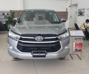 Toyota Innova 2018 - Cần bán xe Toyota Innova sản xuất 2018, màu bạc, giá tốt
