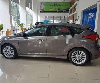 Ford Focus    2018 - Cần bán Ford Focus đời 2018, màu xám