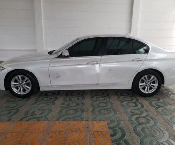 BMW 3 Series  320i  2016 - Bán ô tô BMW 3 Series 320i đời 2016, màu trắng, giá tốt