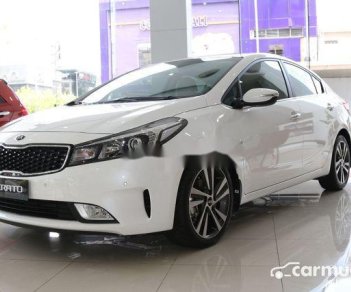 Kia Cerato 2018 - Bán xe Kia Cerato năm 2018, màu trắng, 589 triệu