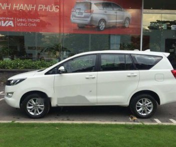 Toyota Innova 2018 - Cần bán gấp Toyota Innova sản xuất năm 2018, màu trắng, giá chỉ 690 triệu