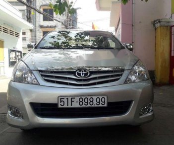 Toyota Innova 2010 - Cần bán gấp Toyota Innova đời 2010, màu bạc, giá tốt