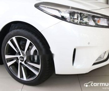 Kia Cerato 2018 - Bán xe Kia Cerato năm 2018, màu trắng, 589 triệu