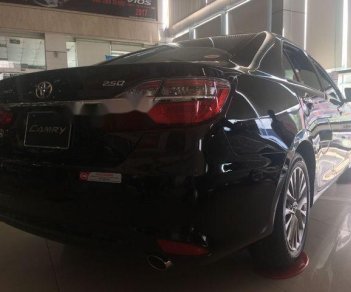 Toyota Camry 2018 - Cần bán gấp Toyota Camry đời 2018, màu đen, giá tốt