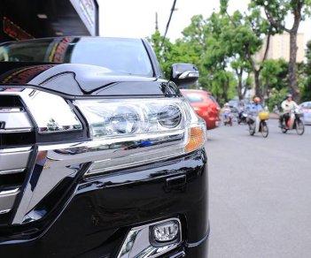 Toyota Land Cruiser 5.7 VXE Trung đông 2018 - Bán Toyota Land Cruiser 5.7 VXE Trung đông đời 2018, màu đen, xe nhập trung đông