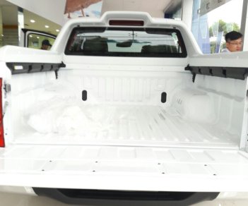 Chevrolet Colorado LTZ 2018 - Bán Chevrolet Colorado LTZ năm sản xuất 2018, màu trắng khuyến mãi hấp dẫn 50 triệu, hỗ trợ vay 90%.