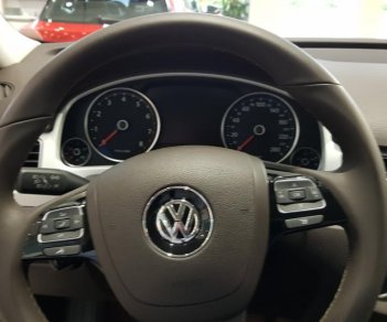 Volkswagen Touareg 2018 - Bán xe Volkswagen Touareg gía tốt, giao xe ngay, hỗ trợ ngân hàng 80% giá trị xe