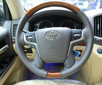 Toyota Land Cruiser 5.7 VXE Trung đông 2018 - Bán Toyota Land Cruiser 5.7 VXE Trung đông đời 2018, màu đen, xe nhập trung đông