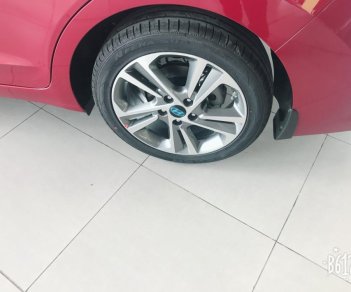 Hyundai Elantra 2018 - Bán Hyundai Elantra đời 2018, màu đỏ