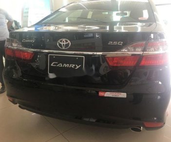 Toyota Camry 2018 - Cần bán gấp Toyota Camry đời 2018, màu đen, giá tốt