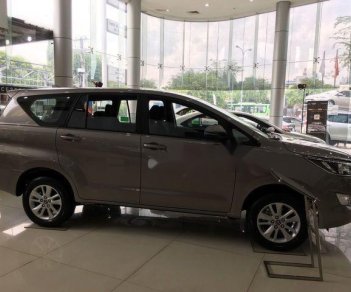 Toyota Innova 2018 - Cần bán Toyota Innova năm sản xuất 2018, màu nâu xám