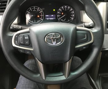 Toyota Innova E 2016 - Bán Toyota E 12/2016 số sàn