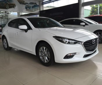 Mazda 3 1.5 Hatchback Facelift 2018 - Bán xe Mazda 3 hatchback 1.5 Facelift giá cực tốt, đủ màu giao xe ngay, hỗ trợ trả góp thủ tục nhanh. LH 0963666125