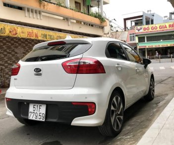 Kia Rio 1.4 AT Hatchback 2016 - Bán Kia Rio 1.4 AT hatchback, full option, nhập khẩu nguyên chiếc Hàn Quốc, sản xuất năm 2016, màu trắng