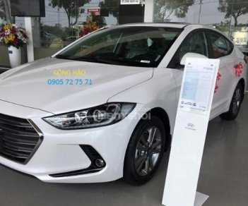 Hyundai Elantra 2018 - Bán xe Hyundai Elantra 2018 2.0, có sẵn tại showrom, hỗ trợ vay đến 90%