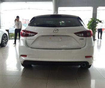 Mazda 3 1.5 Hatchback Facelift 2018 - Bán xe Mazda 3 hatchback 1.5 Facelift giá cực tốt, đủ màu giao xe ngay, hỗ trợ trả góp thủ tục nhanh. LH 0963666125