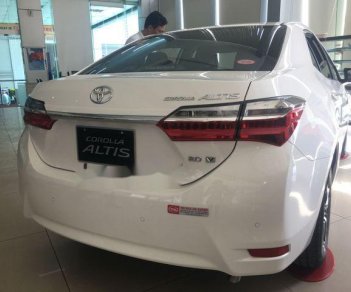 Toyota Corolla altis 2018 - Cần bán lại xe Toyota Corolla altis sản xuất 2018, màu trắng, giá tốt