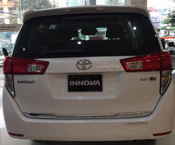 Toyota Innova 2.0E 2020 - Bán Innova 2.0E trắng tinh khôi, giao xe ngay, hỗ trợ trả góp 90% giá trị xe, gọi ngay 0988611089