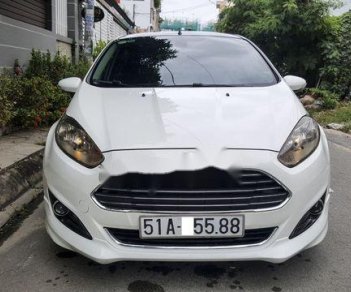 Ford Fiesta 2015 - Bán xe Ford Fiesta năm sản xuất 2015, màu trắng 