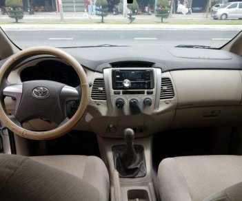 Toyota Innova 2.0E 2015 - Bán Toyota Innova 2.0E đời 2015, màu bạc, giá tốt