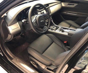 Jaguar XF 2016 - Jaguar XF sản xuất 2016, màu đen, xe nhập