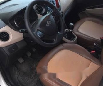 Hyundai i10 1.0 MT 2014 - Bán Hyundai i10 1.0 MT đời 2014, màu bạc số sàn