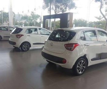 Hyundai i10 2018 - Bán xe Hyundai i10 sản xuất 2018, màu trắng, xe nhập, giá tốt