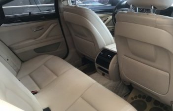 BMW 5 Series  520i 2.0 AT  2015 - Bán xe BMW 520i 2.0 AT sản xuất năm 2015, màu trắng, nhập khẩu nguyên chiếc