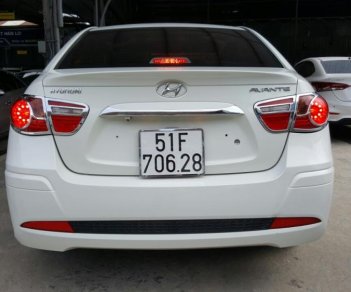 Hyundai Avante 1.6MT 2016 - Bán Hyundai Avante 1.6MT màu trắng, sản xuất 2016 biển Sài Gòn lăn bánh 26.000km