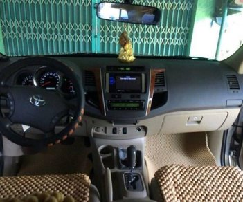 Toyota Fortuner 2010 - Bán Toyota Fortuner đời 2010, màu bạc, giá 495tr