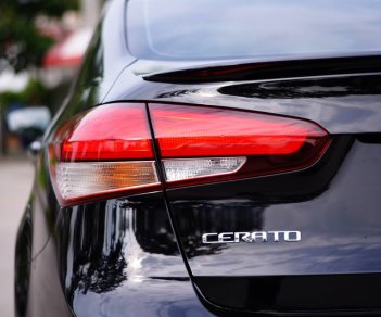 Kia Cerato 1.6 MT 2018 - Bán Kia Cerato 1.6 MT năm sản xuất 2018, màu đen